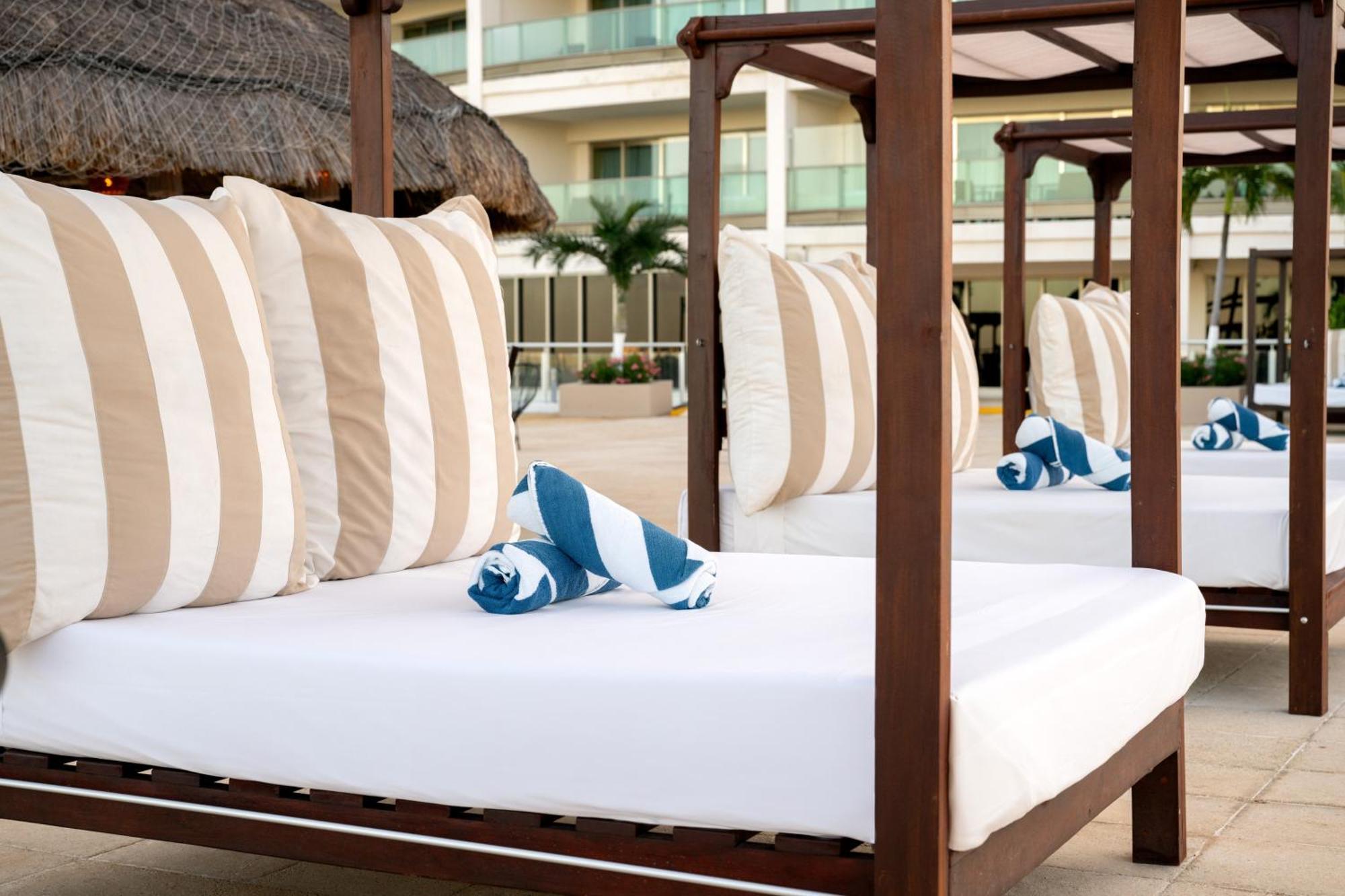 Seadust Cancun Family Resort Exterior photo