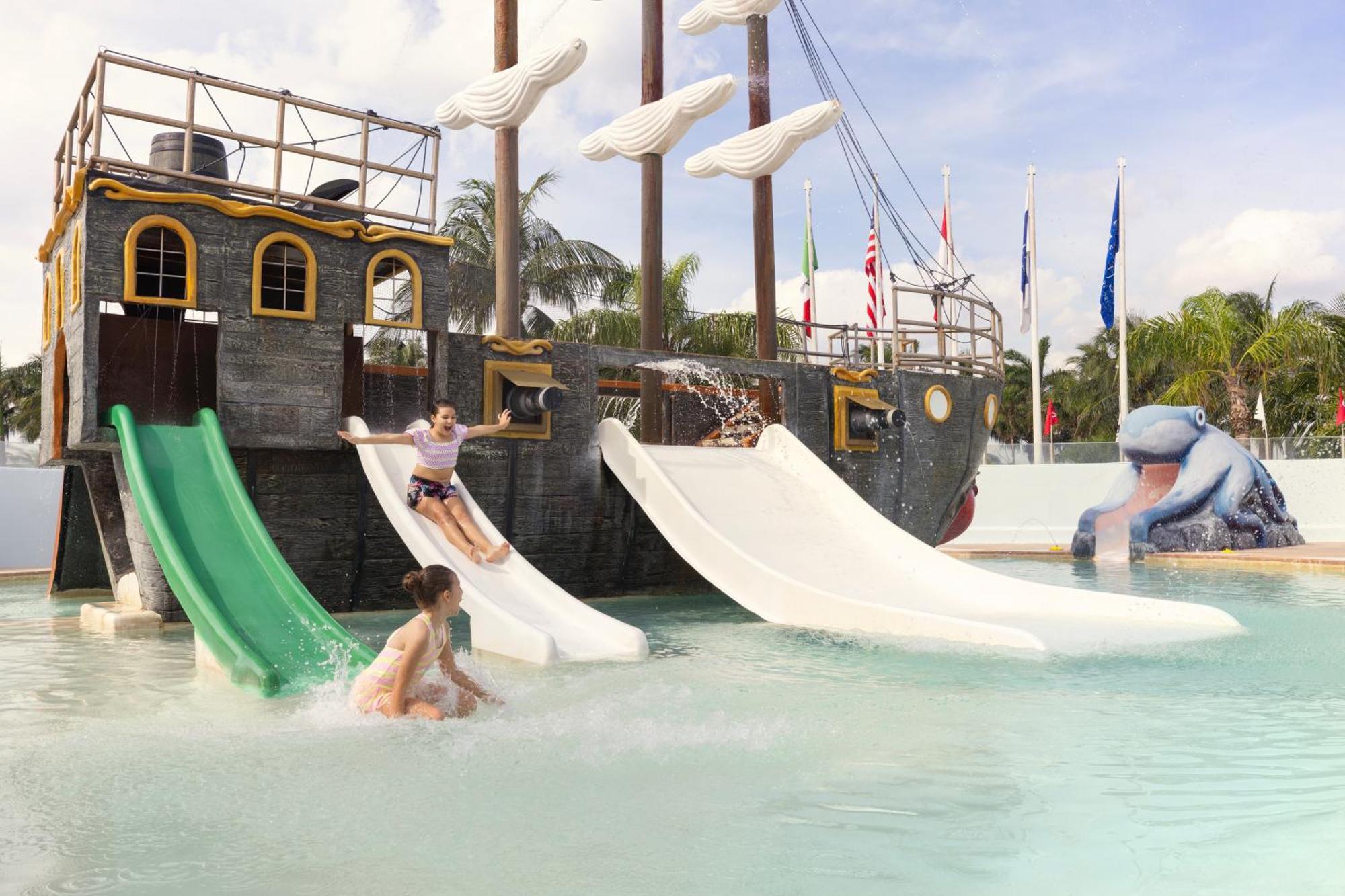 Seadust Cancun Family Resort Exterior photo